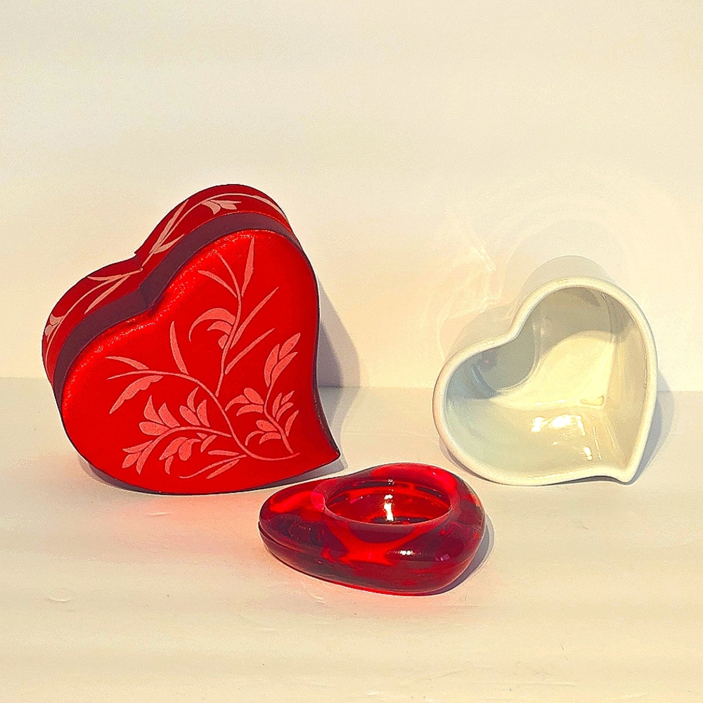 3/10$ - Y2K 3PCS Red/White Hearts Satin Trinket Box, Tealight Holder, Heart Dish
